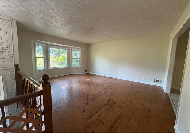 Photo 4 of Single family home for sale at 984 Beaver Ruin Rd, Norcross, GA 30093 | MLS# 7825099 | Listing updated on 2026-08-29