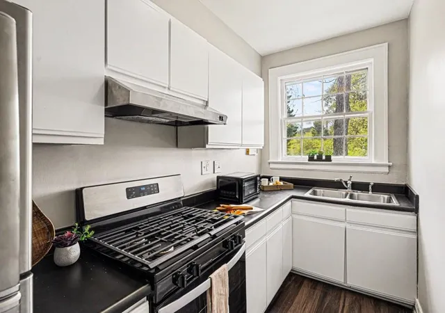 3rd image of 21 Peachtree Memorial Dr Nw, Atlanta, GA 30309