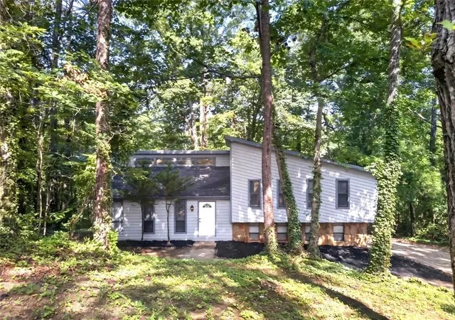Photo 2 of Single family home for sale at 9759 Greenside Wy, Douglasville, GA 30135 | MLS# 7825551 | Listing updated on 2026-09-14
