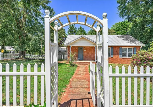 2nd image of 211 Harmony St, Commerce, GA 30529 | MLS# 7818056