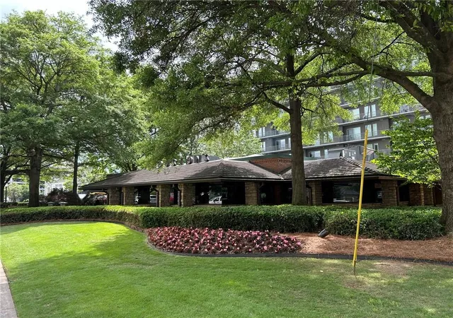 2nd image of 211 Colonial Homes Dr Nw, Atlanta, GA 30309
