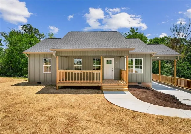 Photo 3 of Sale Pending at 141 Azalea St SW, Calhoun, GA 30701 | MLS# 7801449 | Listing updated on 2026-07-31