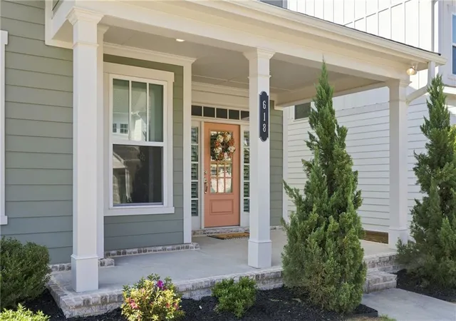 3rd image of 618 Finley St, Suwanee, GA 30024 | MLS# 7803815