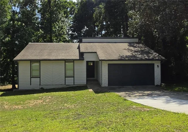 Photo 2 of Sale Pending at 3321 Border Dr, Stone Mountain, GA 30087 | MLS# 7795002 | Listing updated on 2026-09-10