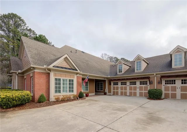 Listing Photo 2 - Condo for sale in building located at 2516 Ballantrae Cir, Cumming, GA 30041 - Unit #