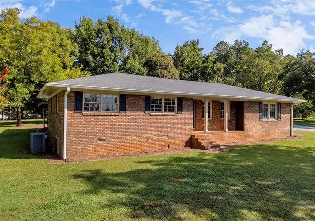 Photo 4 of Single family home for sale at 45 Smith Overhead Brg Rd, Commerce, GA 30530 | MLS# 7817629 | Listing updated on 2026-09-16