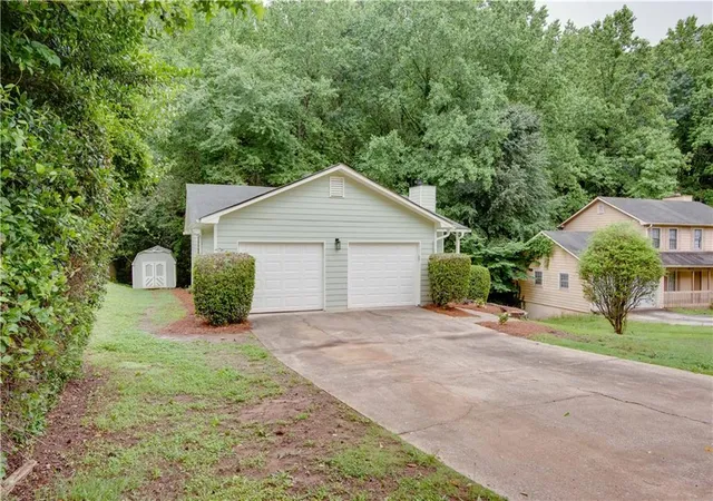 Photo 2 of Sale Pending at 3960 Rocmar Dr, Snellville, GA 30039 | MLS# 7793508 | Listing updated on 2026-08-27