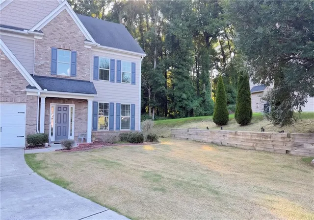 Photo 2 of Single family home for sale at 2305 Paces Ests Dr, Lithia Springs, GA 30122 | MLS# 7819281 | Listing updated on 2026-09-17