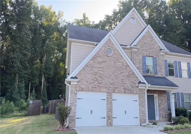 Photo 3 of Single family home for sale at 2305 Paces Ests Dr, Lithia Springs, GA 30122 | MLS# 7819281 | Listing updated on 2026-09-17
