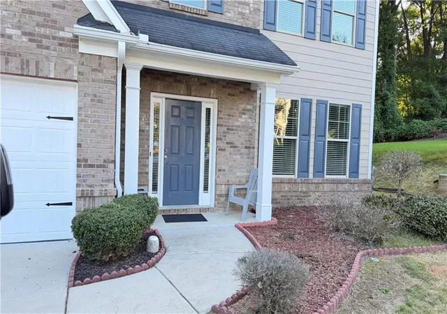 Photo 4 of Single family home for sale at 2305 Paces Ests Dr, Lithia Springs, GA 30122 | MLS# 7819281 | Listing updated on 2026-09-17