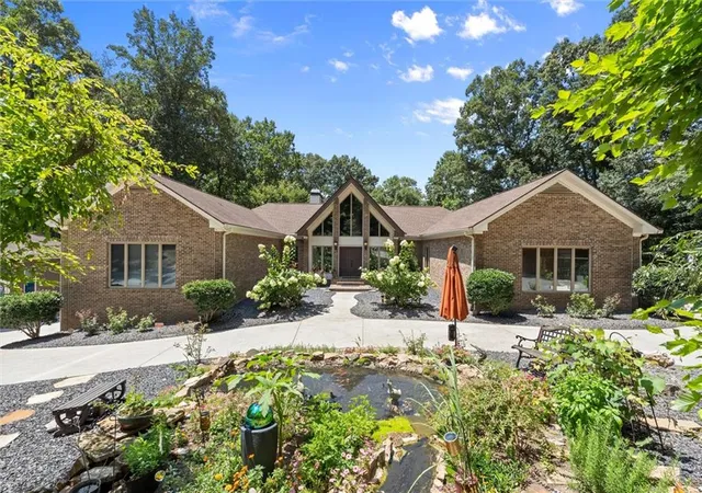 Photo 1 of Single family home for sale at 3686 Suwanee Crk Ct, Suwanee, GA 30024 | MLS# 7815019 | Listing updated on 2026-09-15