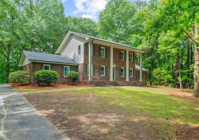 2nd image of 125 Silver Leaf Dr, Fayetteville, GA 30214 | MLS# 7778031