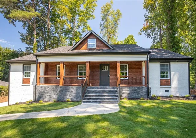 3rd image of 610 Glenforest Rd, Atlanta, GA 30328 | MLS# 7722419