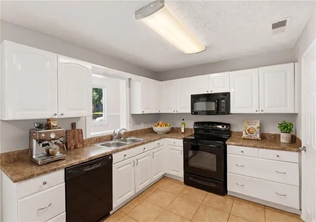 5th image of 3733 Memorial Pkwy Nw, Kennesaw, GA 30152 | MLS# 7824303
