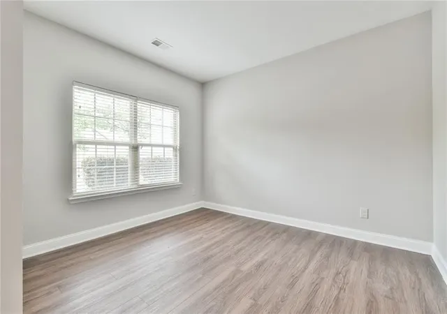 Photo 3 of Single family home for sale at 3633 Fallen Oak Dr, Buford, GA 30519 | MLS# 7780395 | Listing updated on 2026-09-30