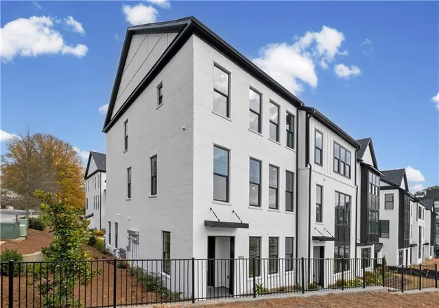 Photo 3 of Townhouse for sale at 5014 Hartwell Pl, Alpharetta, GA 30009 | MLS# 7698183 | Listing updated on 2026-09-15