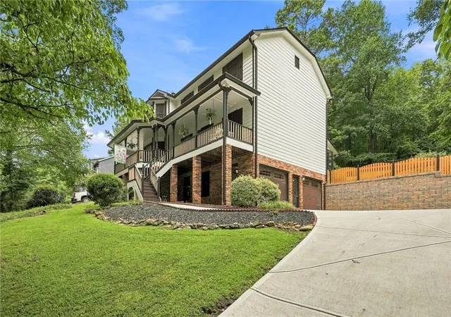 Photo 3 of Single family home for sale at 10870 Shallowford Rd, Roswell, GA 30075 | MLS# 7807721 | Listing updated on 2026-08-03