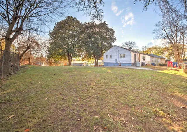 2nd image of 1301 North Ave Nw, Atlanta, GA 30318 | MLS# 7454190