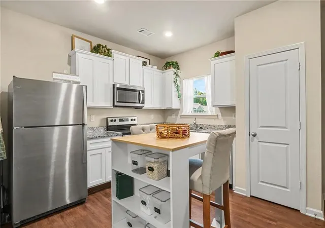 3rd image of 209 Highwood Ln, Atlanta, GA 30344 | MLS# 7823241