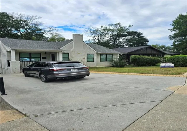 Photo 2 of Single family home for sale at 430 Chappell Rd Nw, Atlanta, GA 30318 | MLS# 7808613 | Listing updated on 2026-08-25