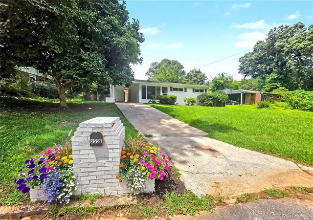 Photo 1 of Single family home for sale at 2559 Dale Crk Dr Nw, Atlanta, GA 30318 | MLS# 7791165 | Listing updated on 2026-08-29