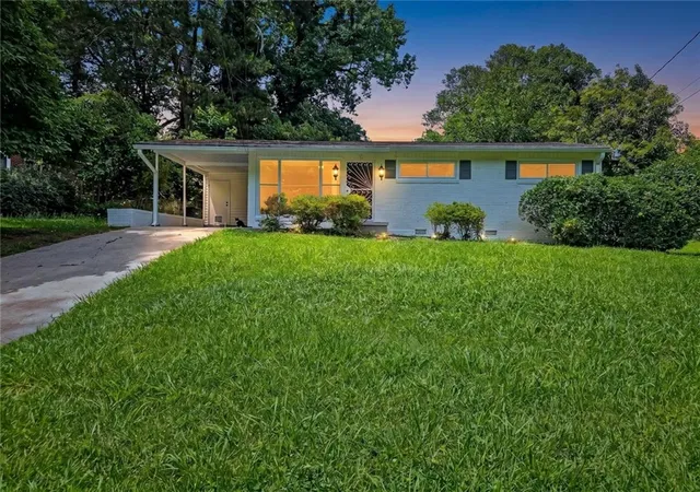Photo 3 of Single family home for sale at 2559 Dale Crk Dr NW, Atlanta, GA 30318 | MLS# 7791165 | Listing updated on 2026-08-29