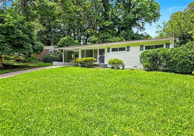 Photo 4 of Single family home for sale at 2559 Dale Crk Dr NW, Atlanta, GA 30318 | MLS# 7791165 | Listing updated on 2026-08-29