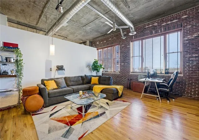 3rd image of 3235 Roswell Rd, Atlanta, GA 30305