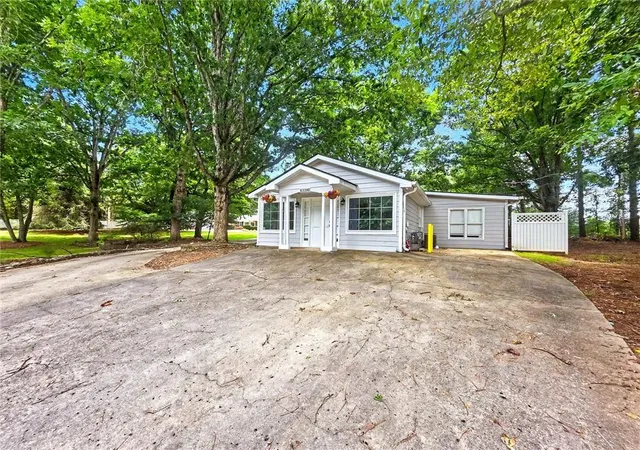 Homes for sale in Flowery Branch, GA | 6339B Gaines Ferry Rd, Flowery Branch, GA 30542 | MLS# 7795355