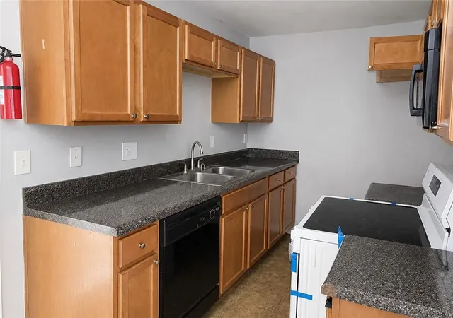 Photo 3 of Townhouse for sale at 1660 Stanton Rd #3E, Atlanta, GA 30311 | MLS# 7806675 | Listing updated on 2026-09-10