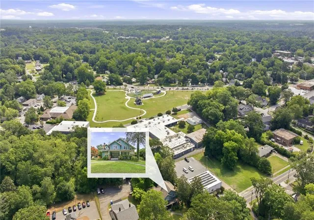 52nd image of 121 W Candler St, Winder, GA 30680 | MLS# 7789180