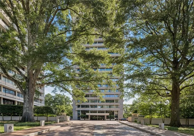 2nd image of 2575 Peachtree Rd Ne #5G, Atlanta, GA 30305 | MLS# 7795598