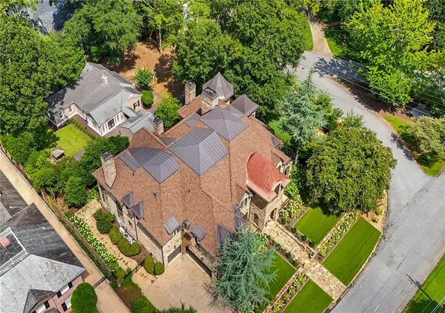 Photo 2 of Single family home for sale at 4320 Lakehaven Dr Ne, Atlanta, GA 30319 | MLS# 7818055 | Listing updated on 2026-08-25