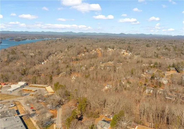 3rd image of 841 Dixon Dr, Gainesville, GA 30501 | MLS# 7711029