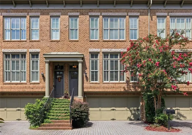 Photo 2 of Sale Pending at 810 Highland Green Way NE, Atlanta, GA 30306 | MLS# 7810708 | Listing updated on 2026-09-01