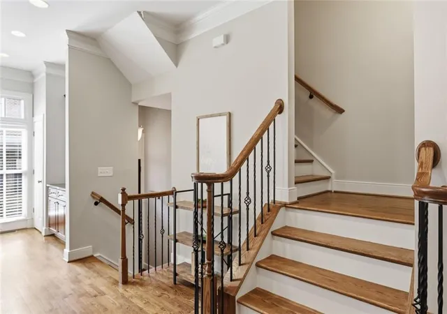 Photo 4 of Sale Pending at 810 Highland Green Way NE, Atlanta, GA 30306 | MLS# 7810708 | Listing updated on 2026-09-01