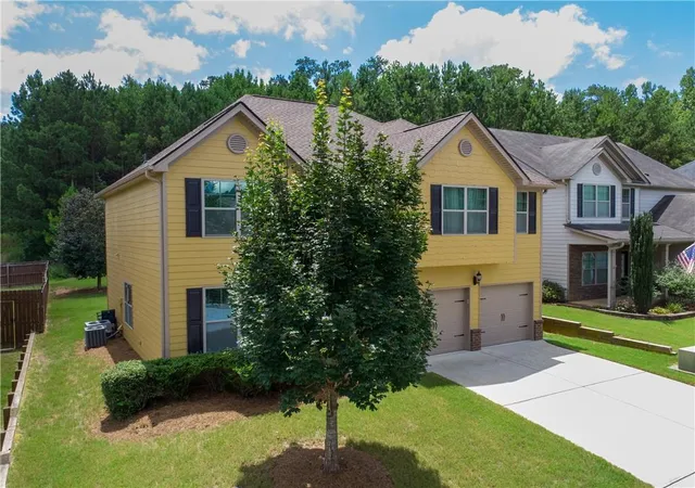 3rd image of 47 Maple Hill Dr, Newnan, GA 30265 | MLS# 7805772