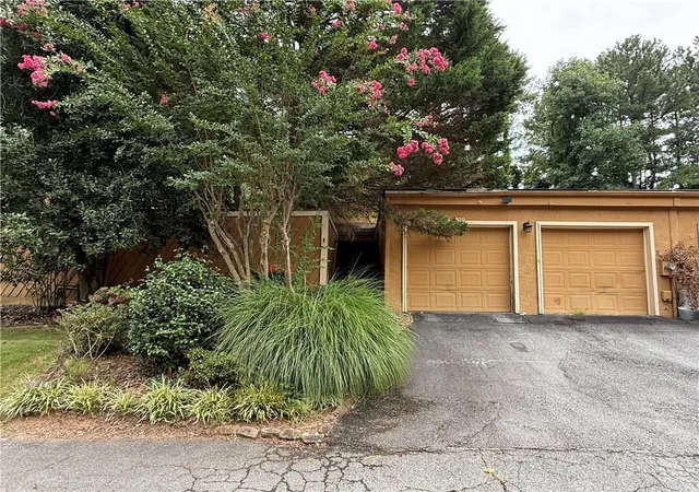 Photo 2 of Condo for sale at 829 Lake Hollow Blvd Sw, Marietta, GA 30064 | MLS# 7829256 | Listing updated on 2026-08-31