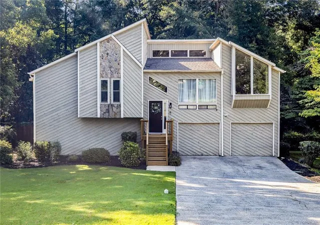 1st image of 594 Farmbrook Trl Ne, Kennesaw, GA 30144 | MLS# 7815233