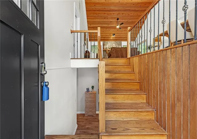 3rd image of 594 Farmbrook Trl Ne, Kennesaw, GA 30144 | MLS# 7815233