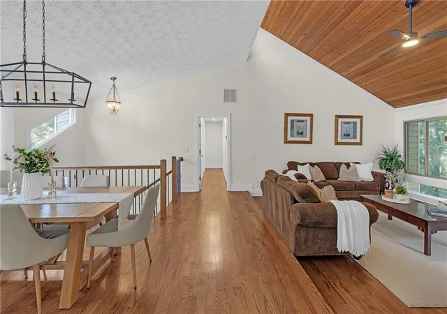 4th image of 594 Farmbrook Trl Ne, Kennesaw, GA 30144 | MLS# 7815233