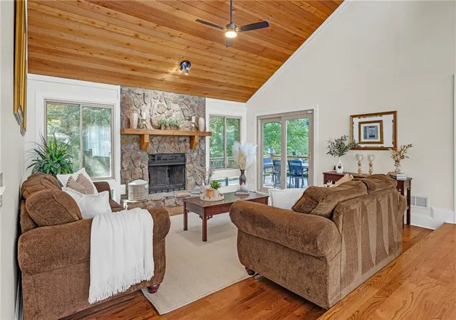 5th image of 594 Farmbrook Trl Ne, Kennesaw, GA 30144 | MLS# 7815233