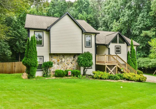 Photo 4 of Sale Pending at 3829 Lamplighter Cir, Duluth, GA 30096 | MLS# 7815509 | Listing updated on 2026-08-17