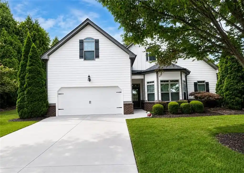Photo 1 of Single family home for sale at 1305 Horseshoe Crk Ln, Cumming, GA 30041 | MLS# 7818953 | Listing updated on 2026-10-12