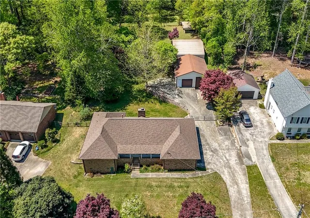 Photo 3 of Sale Pending at 751 Oakley Dr NW, Marietta, GA 30064 | MLS# 7751140 | Listing updated on 2026-09-04