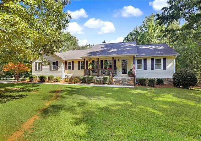 Photo 1 of Sale Pending at 305 Hillview Rd, Hampton, GA 30228 | MLS# 7828752 | Listing updated on 2026-09-10