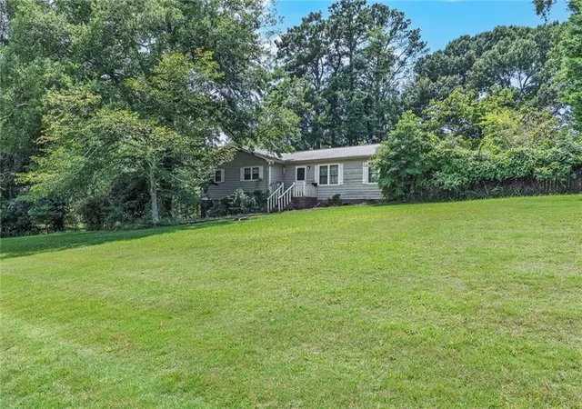 Homes for sale in Woodstock, GA | 233 Foothill Dr, Woodstock, GA 30188 | MLS# 7800425
