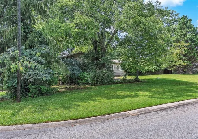 Homes for sale in Woodstock, GA | 233 Foothill Dr, Woodstock, GA 30188 | MLS# 7800425