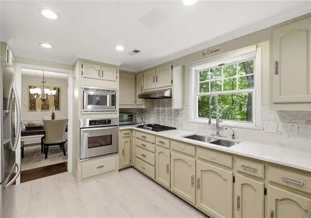 5th image of 5027 Castlewood Dr Sw, Lilburn, GA 30047 | MLS# 7822253