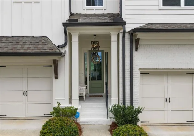 Photo 3 of Townhouse for sale at 300 Banbury Xing, Alpharetta, GA 30009 | MLS# 7792914 | Listing updated on 2026-08-29